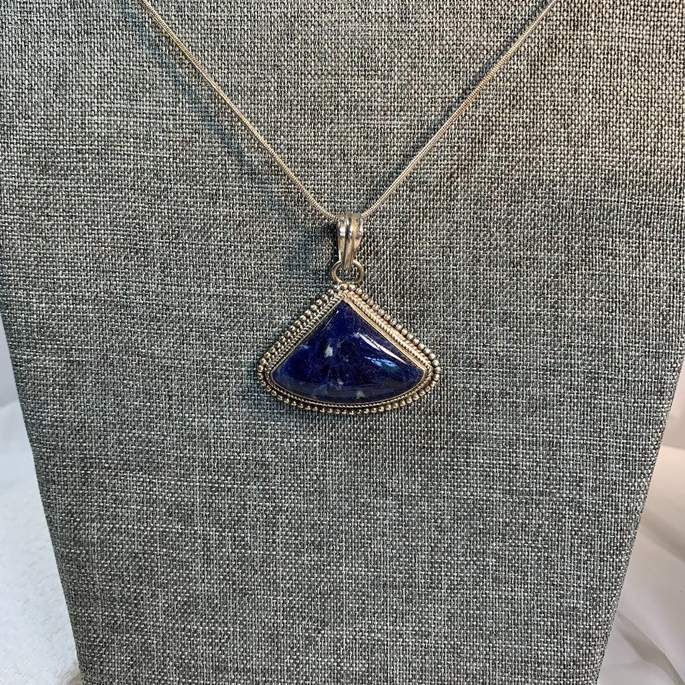 20" .925 Sterling Box Snake Chain & Deep Blue Lapis Lazuli Charm (406)